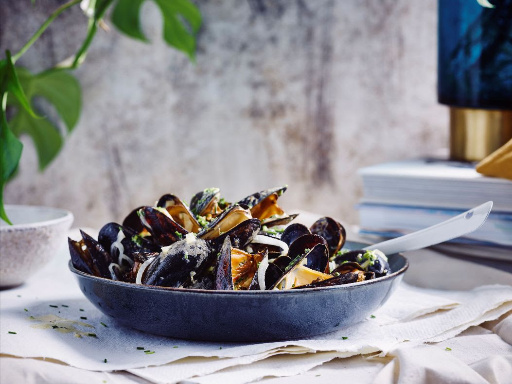 GASTRONOMIE | C’est bientôt la saison des moules…  une recette par Sofie Dumont (vidéo)