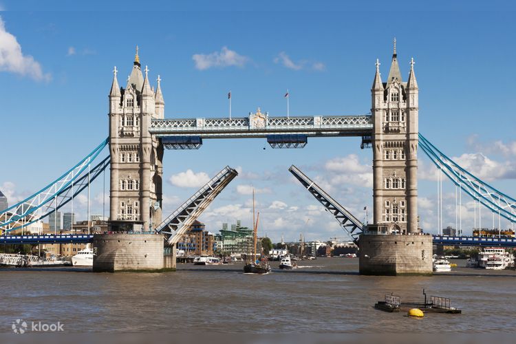 TOURISME | Londres : Un monument à voir en action : Tower Bridge